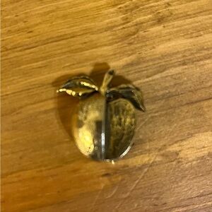VINTAGE ZENTALL SIGNED GOLD TONE APPLE PIN BROOCH GRANNY CORE